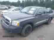 2005 Dodge Dakota z VIN 1D7HW22N85S140207, wystawiony jako IAAI lot #43122259 z przebiegiem 137 990 mil mil oraz . Historia ofert i sprzedaży dostępna na DreamBid. Obrazek 2.