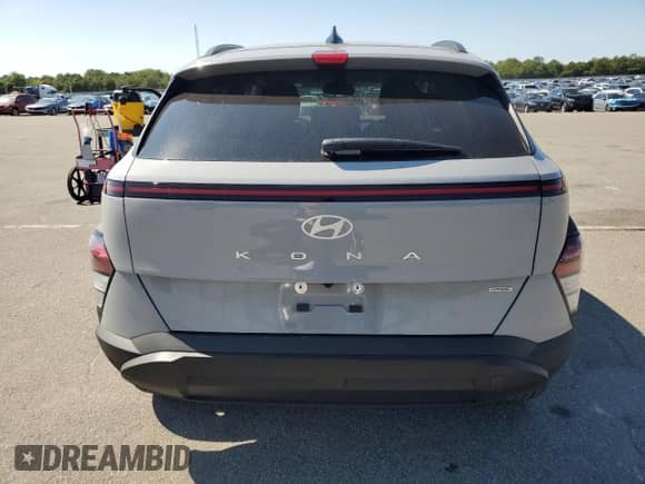 2025 Hyundai Kona SEL Convenience с VIN KM8HCCAB3SU261044, выставлен на аукционе Copart как лот 80505685 с пробегом 7 166 миль миль и Списание • Salvage title. История ставок и продаж доступна на DreamBid. Изображение 6.