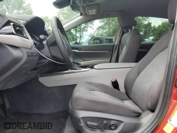 2023 Toyota Camry LE z VIN 4T1C11AK9PU172798, wystawiony jako Copart lot #64280385 z przebiegiem 69 738 mil mil oraz Nie do naprawy • Non repairable. Historia ofert i sprzedaży dostępna na DreamBid. Obrazek 7.