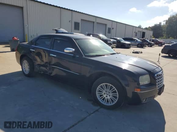 2010 Chrysler 300 Touring с VIN 2C3CA5CV9AH315265, выставлен на аукционе Copart как лот 66407845 с пробегом 208 270 миль миль и Списание • Salvage title. История ставок и продаж доступна на DreamBid. Изображение 4.