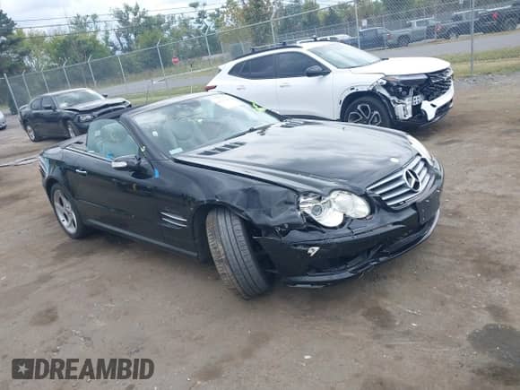 2005 Mercedes-Benz SL 500 z VIN WDBSK75F55F101501, wystawiony jako IAAI lot #43237866 z przebiegiem 136 574 mil mil oraz . Historia ofert i sprzedaży dostępna na DreamBid. Obrazek 1.