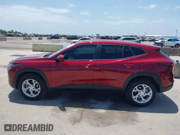 2025 Chevrolet Trax LS с VIN KL77LFEP6SC155472, выставлен на аукционе IAAI как лот 42706376 с пробегом 8 022 миль миль и . История ставок и продаж доступна на DreamBid. Изображение 14.