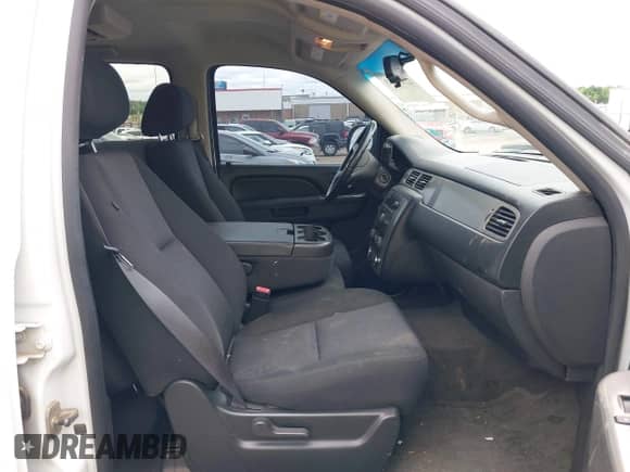 2010 Chevrolet Suburban LS z VIN 1GNUCHE09AR200640, wystawiony jako IAAI lot #42326053 z przebiegiem 218 327 mil mil oraz . Historia ofert i sprzedaży dostępna na DreamBid. Obrazek 5.