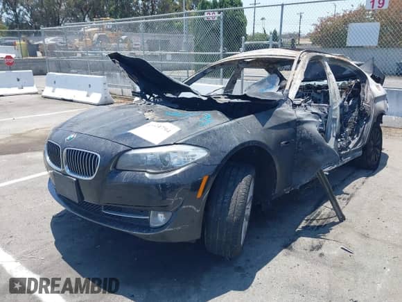 2012 BMW 5 Series 528i xDrive с VIN WBAXH5C59CDW04135, выставлен на аукционе IAAI как лот 42624794 с пробегом Не указан миль и . История ставок и продаж доступна на DreamBid. Изображение 2.