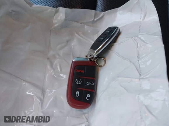 2018 Jeep Grand Cherokee Trackhawk z VIN 1C4RJFN95JC309851, wystawiony jako IAAI lot #42437320 z przebiegiem 56 504 mil mil oraz . Historia ofert i sprzedaży dostępna na DreamBid. Obrazek 11.