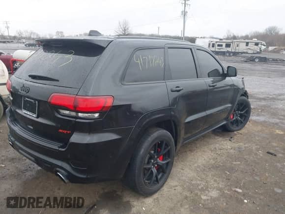 2018 Jeep Grand Cherokee SRT z VIN 1C4RJFDJ2JC391503, wystawiony jako IAAI lot #41717243 z przebiegiem 78 157 mil mil oraz . Historia ofert i sprzedaży dostępna na DreamBid. Obrazek 4.