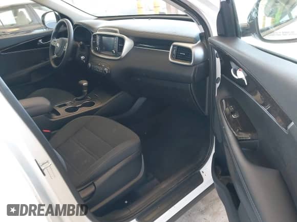 2020 Kia Sorento LX with VIN 5XYPG4A35LG666800, listed as a IAAI auction lot 43400783 with 55,443 mi miles and . Bid and sale history available at DreamBid. Image 5.