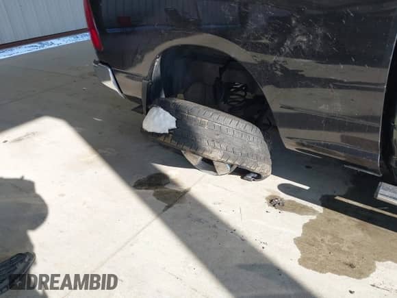 2010 Dodge 1500 Sport z VIN 3D7JV1ET4AG183565, wystawiony jako IAAI lot #41261584 z przebiegiem 124 281 mil mil oraz . Historia ofert i sprzedaży dostępna na DreamBid. Obrazek 6.