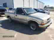 1999 Chevrolet S-10 LS z VIN 1GCCS1443XK238045, wystawiony jako Copart lot #69296065 z przebiegiem 271 327 mil mil oraz Nie do naprawy • Non repairable. Historia ofert i sprzedaży dostępna na DreamBid. Obrazek 4.