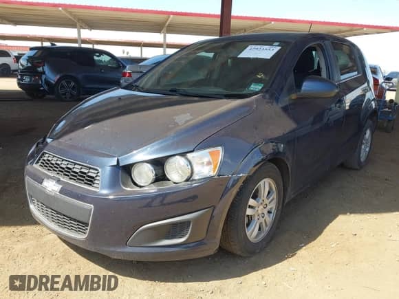 2015 Chevrolet Sonic LT z VIN 1G1JC6SH0F4215891, wystawiony jako IAAI lot #42923553 z przebiegiem 133 718 mil mil oraz . Historia ofert i sprzedaży dostępna na DreamBid. Obrazek 18.