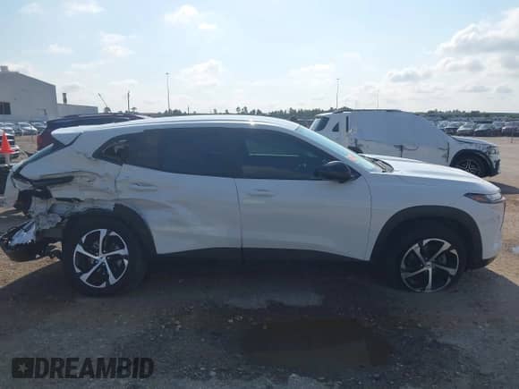 2024 Chevrolet Trax 1RS z VIN KL77LGE20RC219848, wystawiony jako IAAI lot #42930998 z przebiegiem 46 326 mil mil oraz . Historia ofert i sprzedaży dostępna na DreamBid. Obrazek 13.