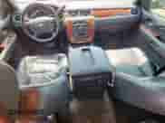 2008 Chevrolet Tahoe 3LT z VIN 1GNFC13088R239779, wystawiony jako Copart lot #80382485 z przebiegiem 196 116 mil mil oraz Czysty tytuł • Clean title. Historia ofert i sprzedaży dostępna na DreamBid. Obrazek 8.