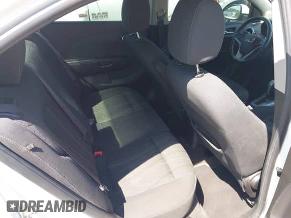 2017 Chevrolet Sonic LT z VIN 1G1JD5SH4H4104092, wystawiony jako IAAI lot #42826312 z przebiegiem 156 405 mil mil oraz . Historia ofert i sprzedaży dostępna na DreamBid. Obrazek 8.