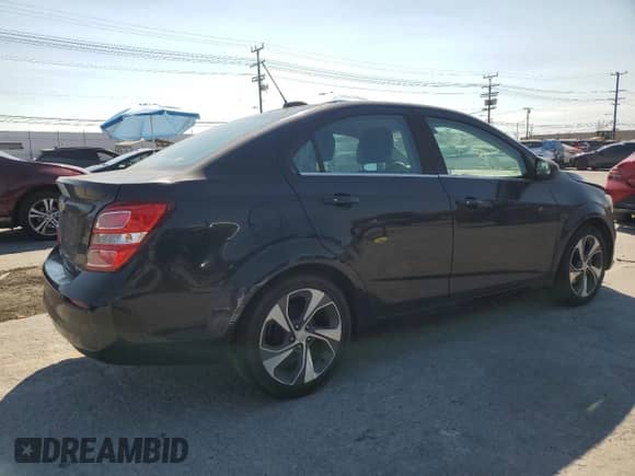 2018 Chevrolet Sonic Premier z VIN 1G1JF5SB0J4104957, wystawiony jako Copart lot #67417375 z przebiegiem 85 988 mil mil oraz Szkoda całkowita • Salvage title. Historia ofert i sprzedaży dostępna na DreamBid. Obrazek 3.