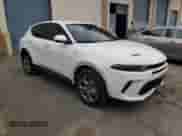 2024 Dodge Hornet R/T с VIN ZACPDFCW5R3A28204, выставлен на аукционе Copart как лот 69680304 с пробегом 15 233 миль миль и Списание • Salvage title. История ставок и продаж доступна на DreamBid. Изображение 4.