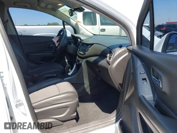2022 Chevrolet Trax LT with VIN KL7CJLSM2NB516641, listed as a IAAI auction lot 42588612 with 37,187 mi miles and . Bid and sale history available at DreamBid. Image 5.