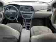 2017 Hyundai Sonata 2.4L z VIN 5NPE24AF6HH487553, wystawiony jako Copart lot #82072085 z przebiegiem 141 504 mil mil oraz Szkoda całkowita • Salvage title. Historia ofert i sprzedaży dostępna na DreamBid. Obrazek 8.