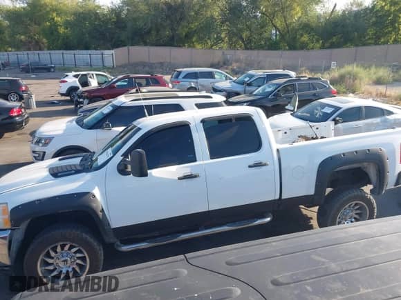 2014 Chevrolet Silverado 2500HD Work Truck z VIN 1GC1KVCG6EF144919, wystawiony jako IAAI lot #42968279 z przebiegiem 145 810 mil mil oraz . Historia ofert i sprzedaży dostępna na DreamBid. Obrazek 15.