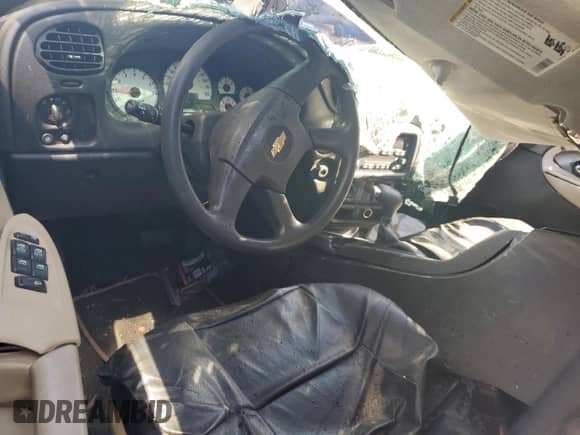 2005 Chevrolet TrailBlazer LS z VIN 1GNDS13S252122991, wystawiony jako Copart lot #89811275 z przebiegiem Nie podano mil oraz Nie do naprawy • Non repairable. Historia ofert i sprzedaży dostępna na DreamBid. Obrazek 8.