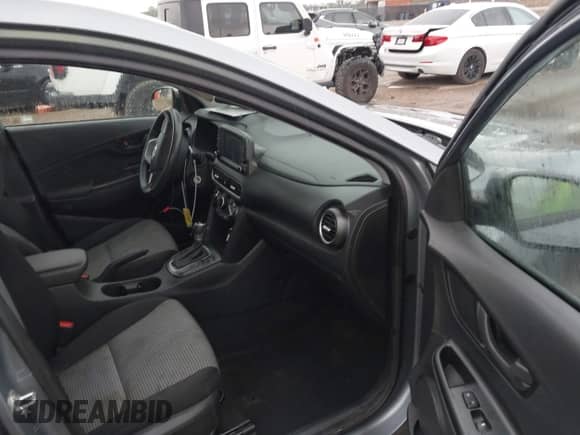 2021 Hyundai Kona SE with VIN KM8K1CAA6MU704695, listed as a IAAI auction lot 42478045 with 115,169 mi miles and . Bid and sale history available at DreamBid. Image 5.