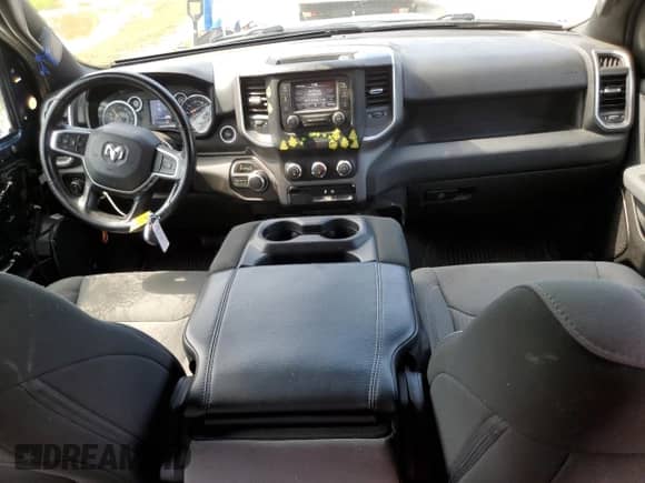 2022 Ram 1500 Lone Star z VIN 1C6RREBT1NN187445, wystawiony jako Copart lot #55620685 z przebiegiem 75 101 mil mil oraz Szkoda całkowita • Salvage title. Historia ofert i sprzedaży dostępna na DreamBid. Obrazek 8.