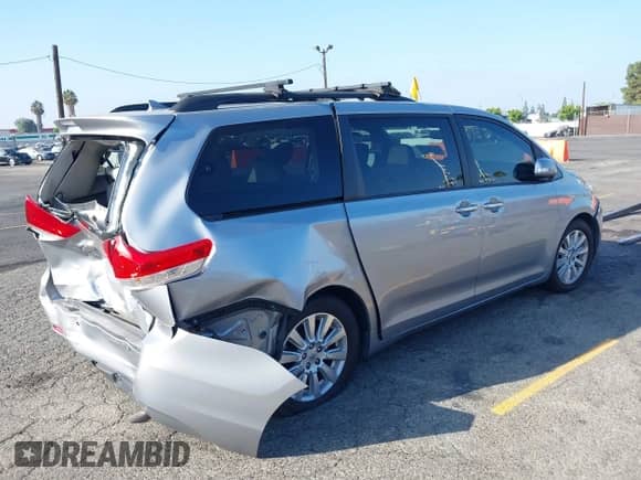 2014 Toyota Sienna XLE с VIN 5TDYK3DC9ES468879, выставлен на аукционе IAAI как лот 43021345 с пробегом 73 552 миль миль и . История ставок и продаж доступна на DreamBid. Изображение 4.