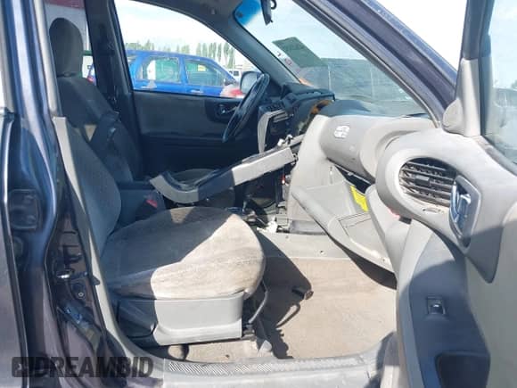 2005 Hyundai Santa Fe GLS z VIN KM8SC73D55U879756, wystawiony jako IAAI lot #42622452 z przebiegiem 215 926 mil mil oraz . Historia ofert i sprzedaży dostępna na DreamBid. Obrazek 5.