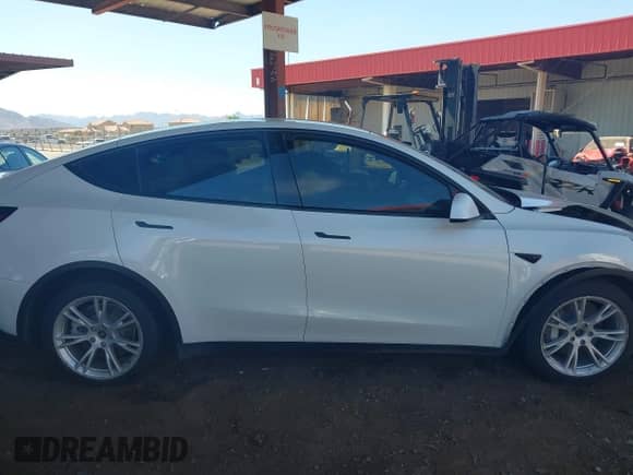 2021 Tesla Model Y Long Range с VIN 5YJYGDEE2MF161838, выставлен на аукционе IAAI как лот 43250955 с пробегом 97 847 миль миль и . История ставок и продаж доступна на DreamBid. Изображение 13.