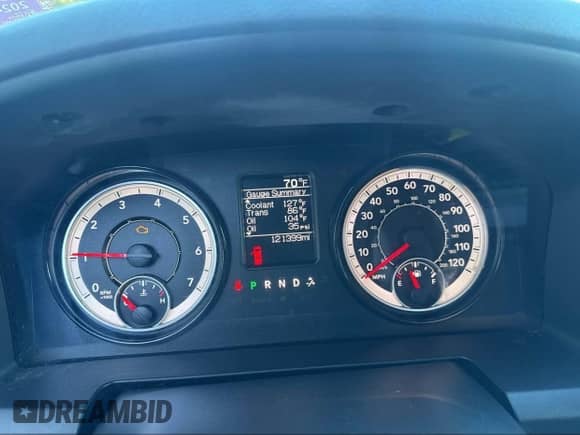 2018 Ram 1500 Tradesman z VIN 1C6RR7FG2JS190097, wystawiony jako IAAI lot #43400303 z przebiegiem 121 399 mil mil oraz . Historia ofert i sprzedaży dostępna na DreamBid. Obrazek 7.