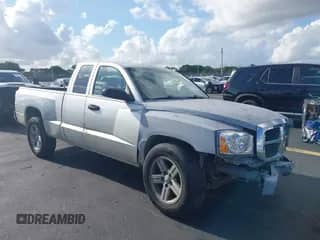 2007 Dodge Dakota SLT with VIN 1D7HE42KX7S127725, listed as a IAAI auction lot 42512470 with 186,455 mi miles and . Bid and sale history available at DreamBid. Image 1.