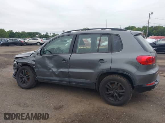 2016 Volkswagen Tiguan SEL с VIN WVGBV7AXXGW525276, выставлен на аукционе IAAI как лот 43005128 с пробегом 150 111 миль миль и . История ставок и продаж доступна на DreamBid. Изображение 18.