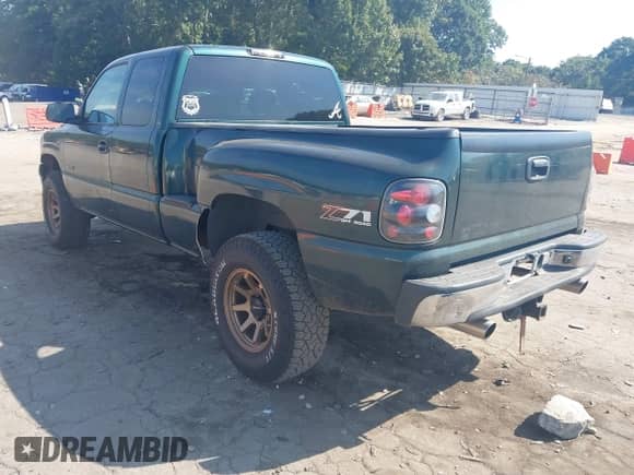 2001 Chevrolet Silverado 1500 LS z VIN 2GCEK19T311187291, wystawiony jako IAAI lot #43192228 z przebiegiem 276 809 mil mil oraz . Historia ofert i sprzedaży dostępna na DreamBid. Obrazek 3.