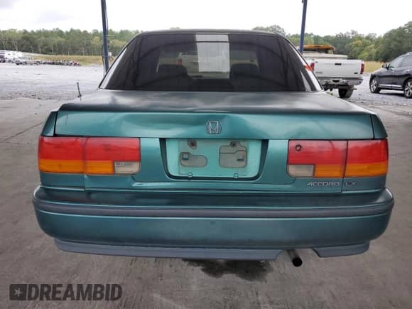 1993 Honda Accord LX с VIN 1HGCB7553PA167124, выставлен на аукционе Copart как лот 73680324 с пробегом 357 564 миль миль и Списание • Salvage title. История ставок и продаж доступна на DreamBid. Изображение 6.