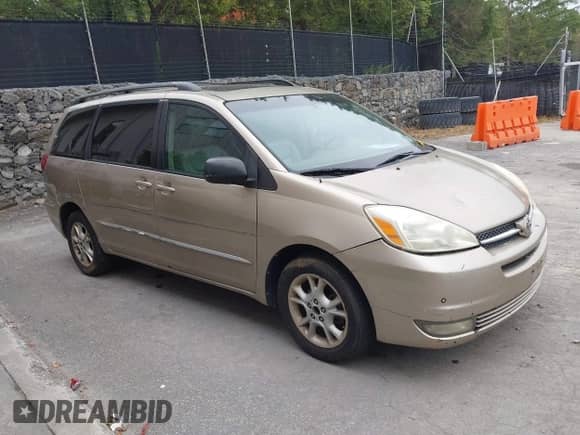 2004 Toyota Sienna XLE z VIN 5TDBA22C64S015095, wystawiony jako IAAI lot #43271708 z przebiegiem 141 821 mil mil oraz . Historia ofert i sprzedaży dostępna na DreamBid. Obrazek 1.