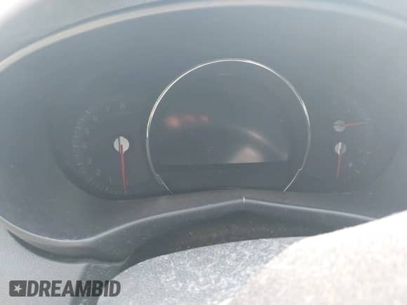 2017 Kia Sorento SX z VIN 5XYPKDA59HG313709, wystawiony jako IAAI lot #42397011 z przebiegiem Nie podano mil oraz . Historia ofert i sprzedaży dostępna na DreamBid. Obrazek 15.