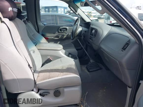 2004 Ford F-150 XL z VIN 2FTRX17264CA53784, wystawiony jako IAAI lot #42443644 z przebiegiem 194 796 mil mil oraz . Historia ofert i sprzedaży dostępna na DreamBid. Obrazek 5.