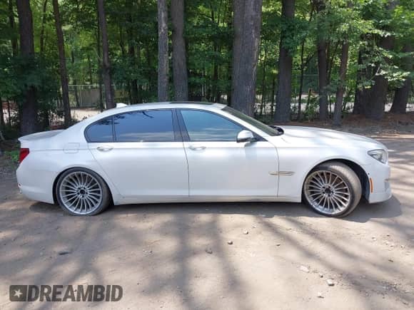 2013 BMW 7 Series 750Li с VIN WBAYE8C55DDS16013, выставлен на аукционе IAAI как лот 42709519 с пробегом 123 405 миль миль и . История ставок и продаж доступна на DreamBid. Изображение 13.