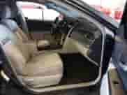 2013 Toyota Camry L z VIN 4T4BF1FK1DR288374, wystawiony jako IAAI lot #42980287 z przebiegiem 134 737 mil mil oraz . Historia ofert i sprzedaży dostępna na DreamBid. Obrazek 5.