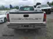 2002 Chevrolet Silverado 1500 z VIN 1GCEC14WX2Z172312, wystawiony jako Copart lot #58172345 z przebiegiem 255 049 mil mil oraz Szkoda całkowita • Salvage title. Historia ofert i sprzedaży dostępna na DreamBid. Obrazek 6.