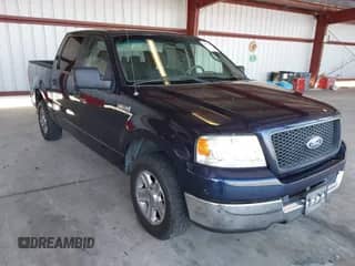 2005 Ford F-150 XLT z VIN 1FTPW12555KE90068, wystawiony jako IAAI lot #42773355 z przebiegiem 207 549 mil mil oraz . Historia ofert i sprzedaży dostępna na DreamBid. Obrazek 1.
