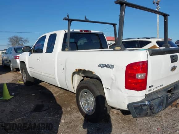 2009 Chevrolet Silverado 1500 LTZ z VIN 1GCEK39079Z114929, wystawiony jako IAAI lot #41494959 z przebiegiem 305 078 mil mil oraz . Historia ofert i sprzedaży dostępna na DreamBid. Obrazek 14.