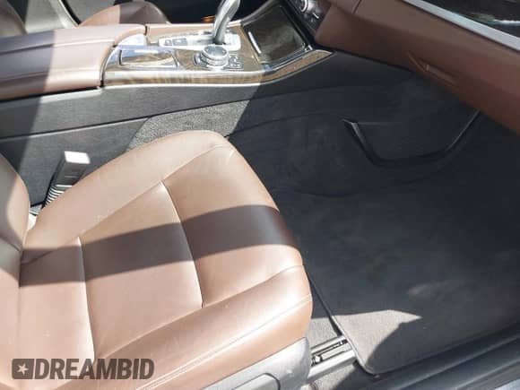 2014 BMW 5 Series 535i xDrive с VIN WBA5B3C59ED536757, выставлен на аукционе IAAI как лот 43097333 с пробегом 92 462 миль миль и . История ставок и продаж доступна на DreamBid. Изображение 5.