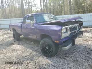 1992 Dodge D/W 250 with VIN 3B7KM23C8NM516058, listed as a Copart auction lot 46529115 with 279,999 mi miles and Salvage title. Bid and sale history available at DreamBid. Image 4.