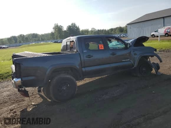 2020 Toyota Tacoma SR5 z VIN 3TMCZ5AN7LM291155, wystawiony jako Copart lot #67111255 z przebiegiem 106 969 mil mil oraz Szkoda całkowita • Salvage title. Historia ofert i sprzedaży dostępna na DreamBid. Obrazek 3.