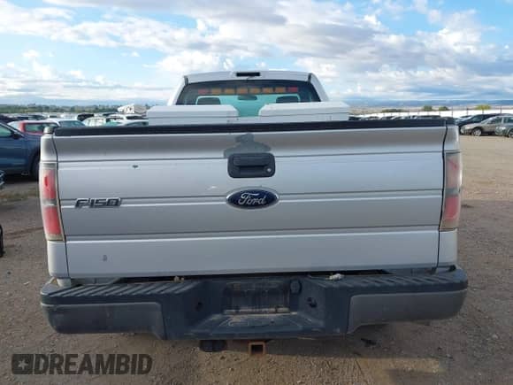 2012 Ford F-150 XL z VIN 1FTNF1CT7CKE24977, wystawiony jako IAAI lot #43187643 z przebiegiem Nie podano mil oraz . Historia ofert i sprzedaży dostępna na DreamBid. Obrazek 16.