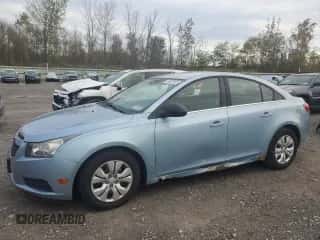 2012 Chevrolet Cruze LS z VIN 1G1PC5SHXC7146433, wystawiony jako Copart lot #86862845 z przebiegiem 173 777 mil mil oraz Czysty tytuł • Clean title. Historia ofert i sprzedaży dostępna na DreamBid. Obrazek 1.