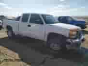 2007 GMC Sierra 1500 Work Truck z VIN 1GTEC19X17Z104067, wystawiony jako Copart lot #48010225 z przebiegiem 289 926 mil mil oraz Szkoda całkowita • Salvage title. Historia ofert i sprzedaży dostępna na DreamBid. Obrazek 4.