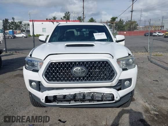 2018 Toyota Tacoma SR5 с VIN 3TMBZ5DN7JM016650, выставлен на аукционе IAAI как лот 41903835 с пробегом 105 123 миль миль и . История ставок и продаж доступна на DreamBid. Изображение 13.