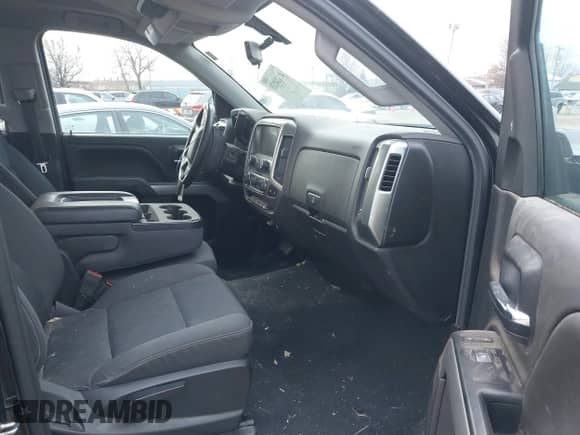 2019 Chevrolet Silverado 1500 LT z VIN 2GCVKPEC8K1230355, wystawiony jako IAAI lot #41124133 z przebiegiem 135 034 mil mil oraz . Historia ofert i sprzedaży dostępna na DreamBid. Obrazek 5.