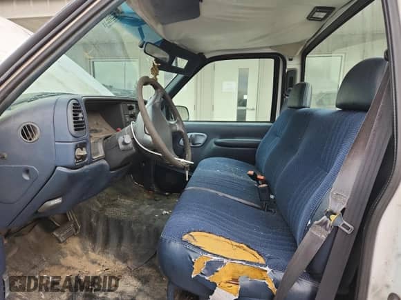 1996 GMC Sierra 1500 с VIN 1GTEC14W8TZ536907, выставлен на аукционе Copart как лот 65232855 с пробегом 282 841 миль миль и Списание • Salvage title. История ставок и продаж доступна на DreamBid. Изображение 7.
